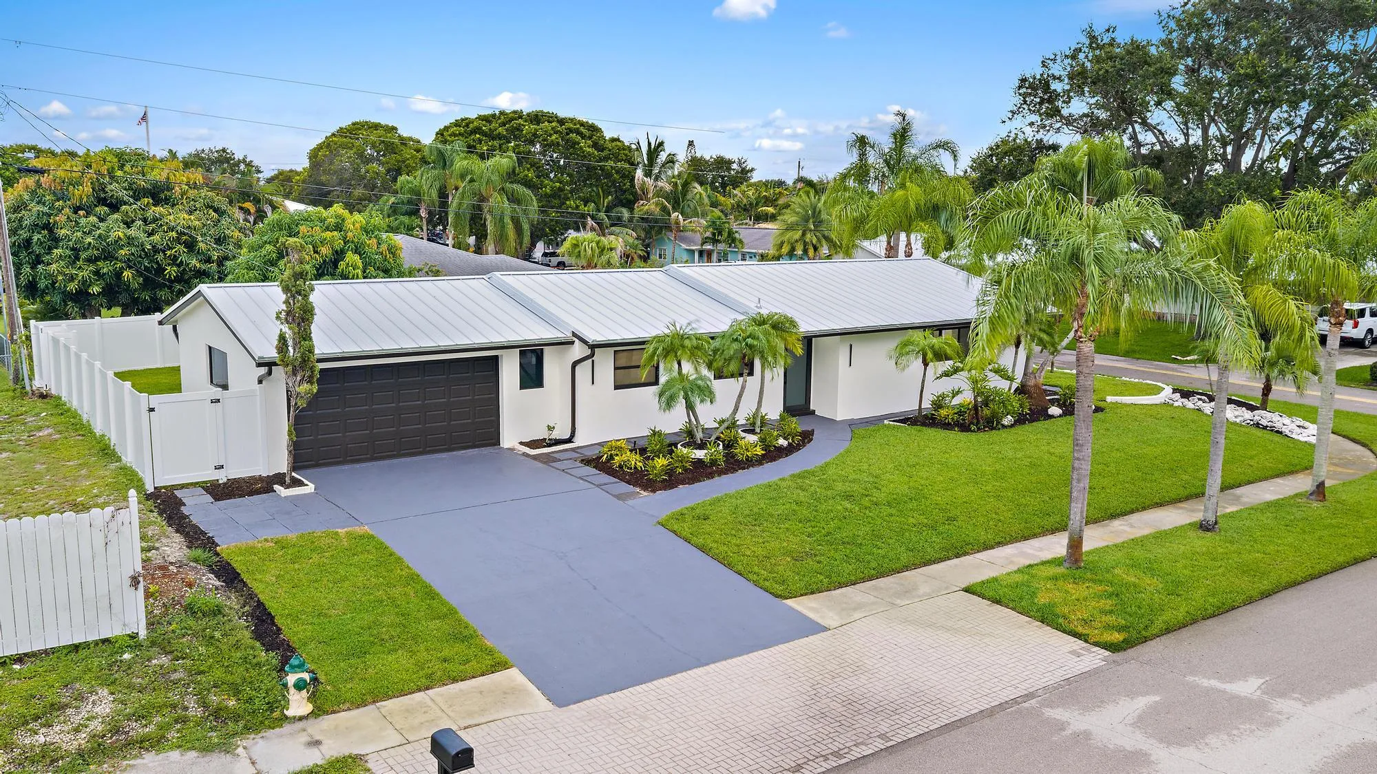 360 Saturn Ave-47
