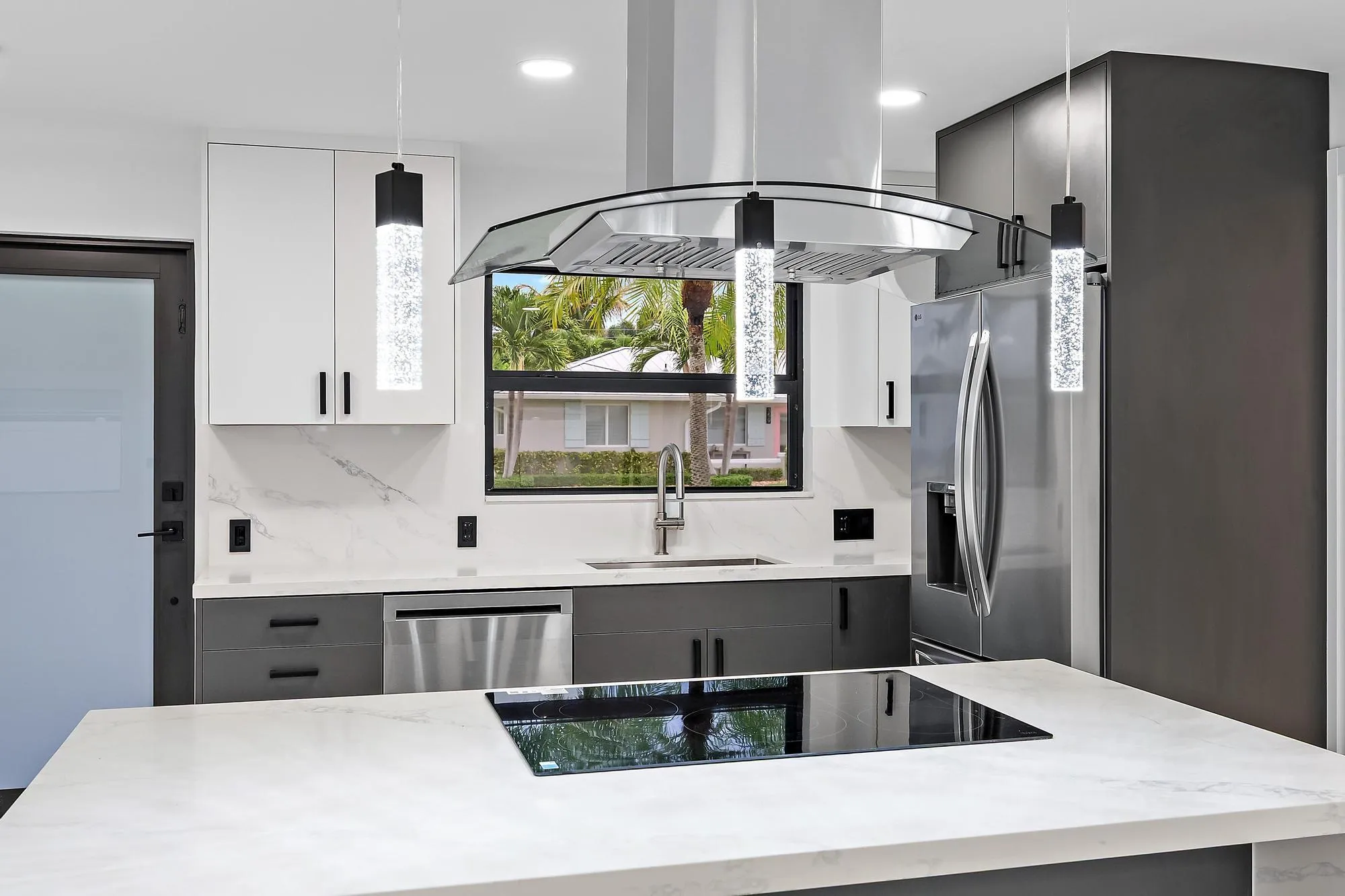 360 Saturn Ave-21