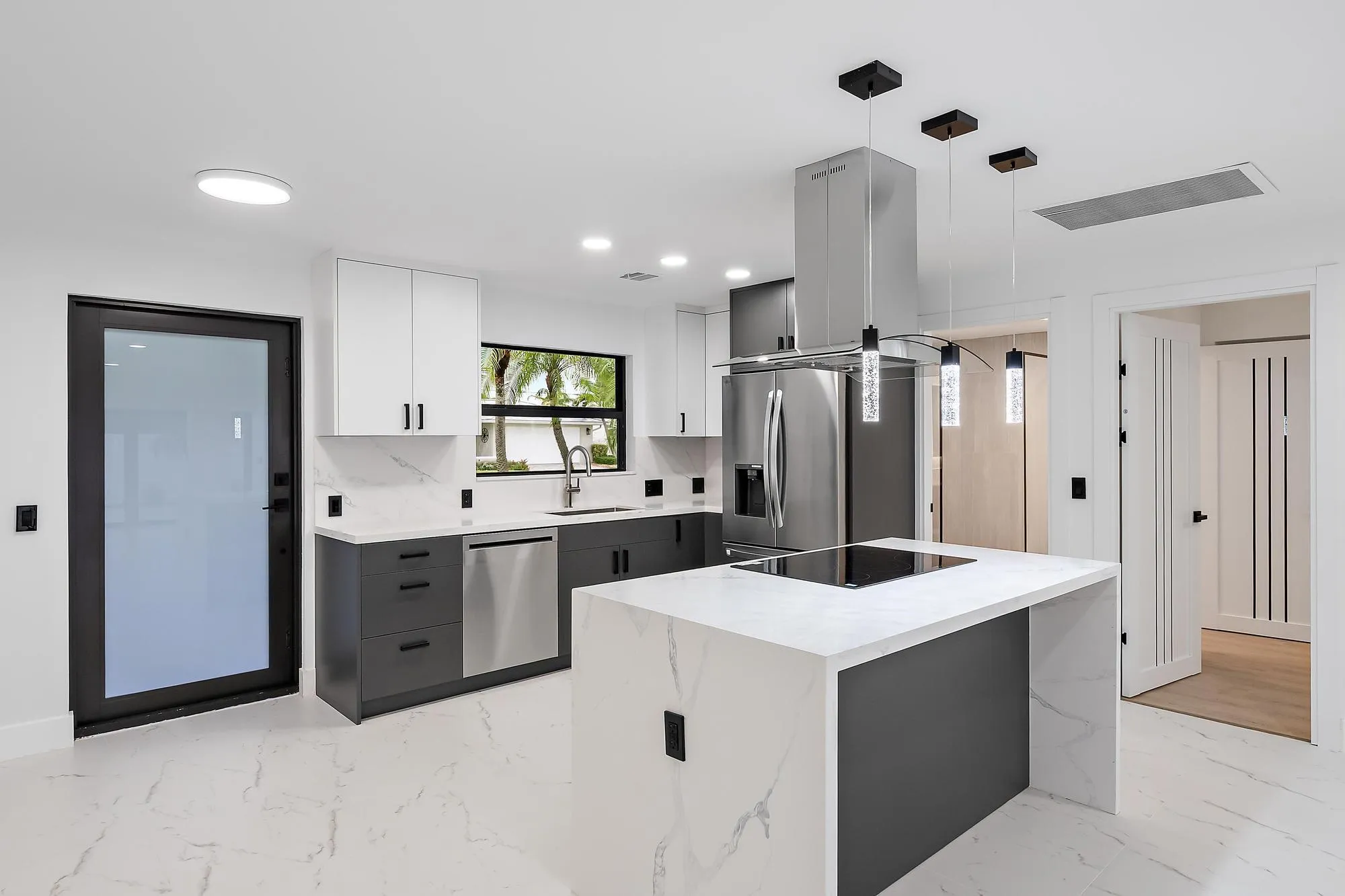 360 Saturn Ave-20