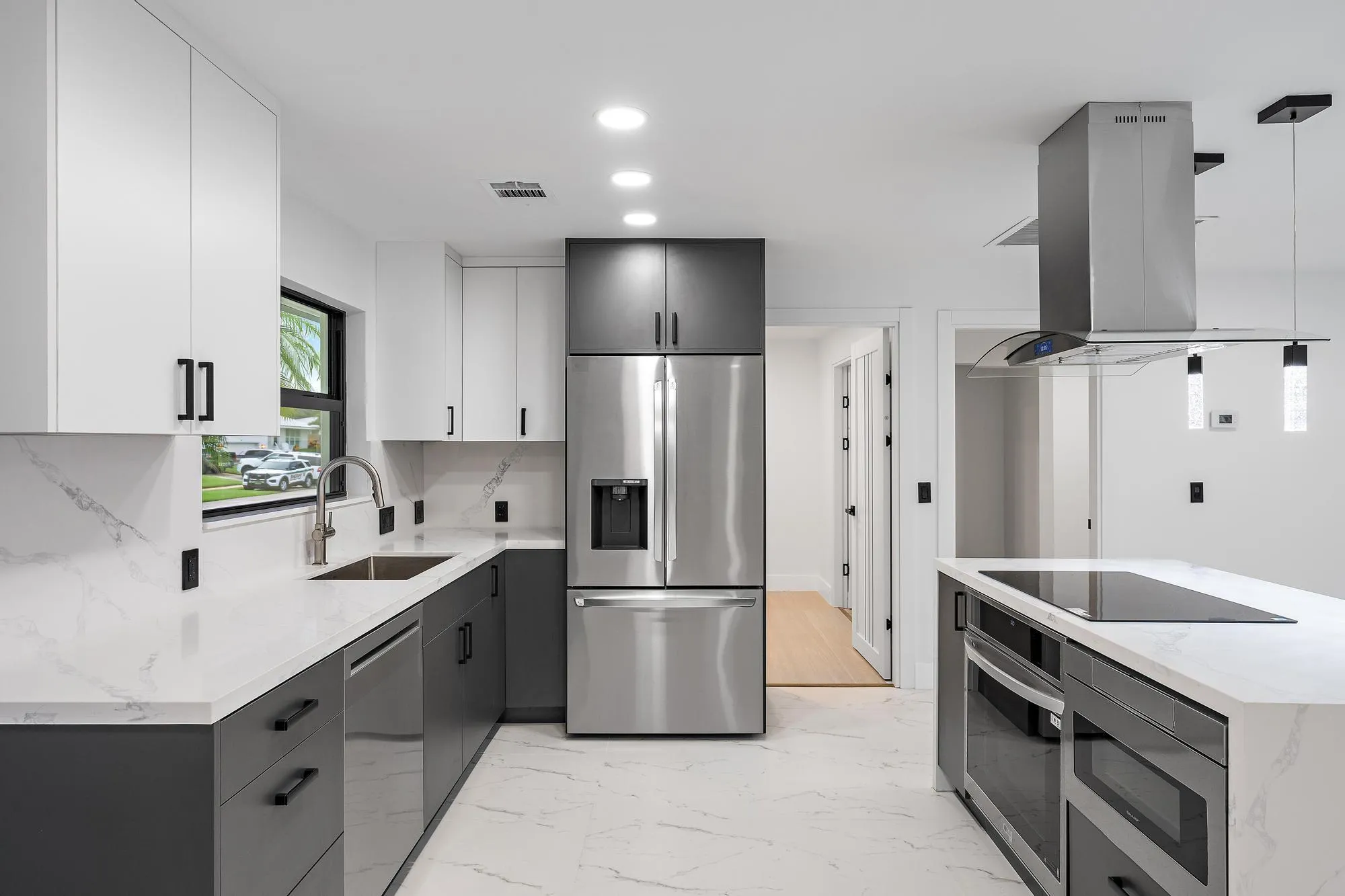 360 Saturn Ave-22