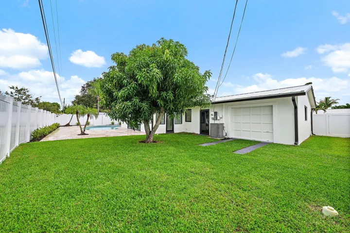 360 Saturn Ave-11