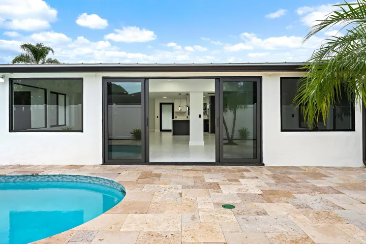 360 Saturn Ave-14