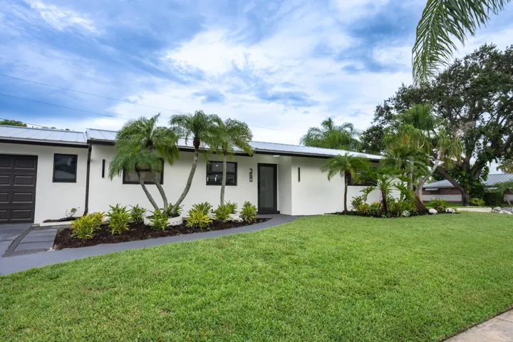 360 Saturn Ave-4