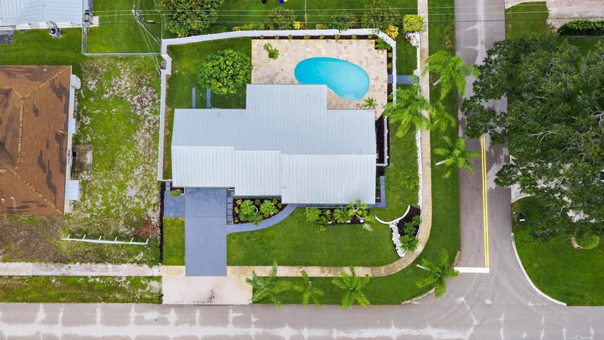 360 Saturn Ave-49