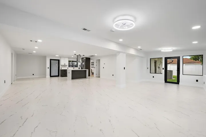 360 Saturn Ave-28