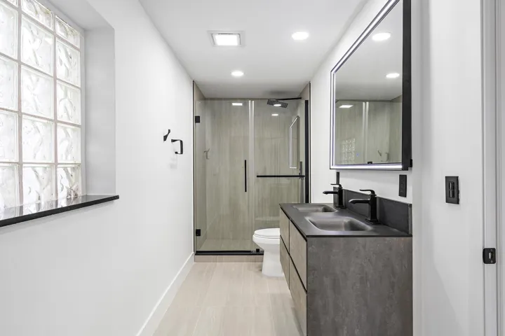 360 Saturn Ave-6