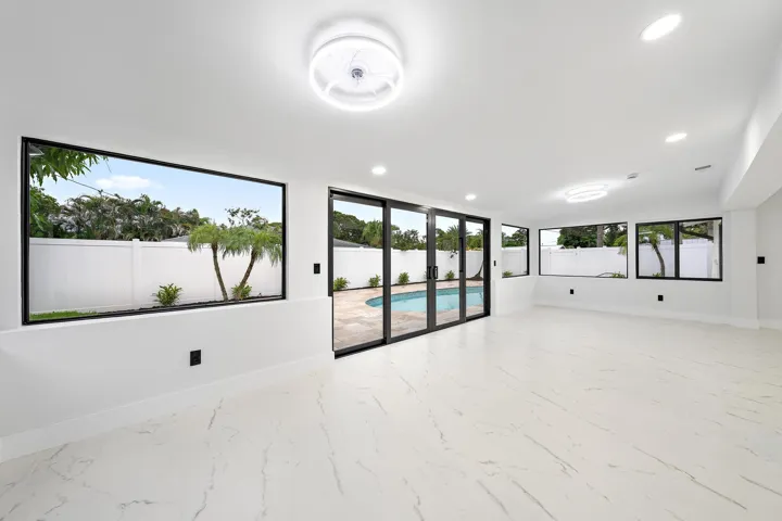 360 Saturn Ave-25