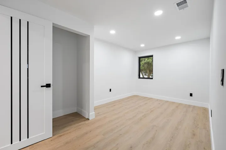 360 Saturn Ave-27