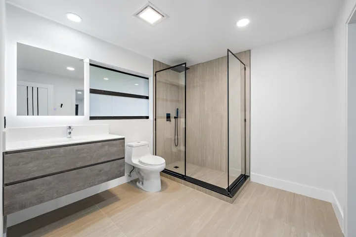 360 Saturn Ave-26