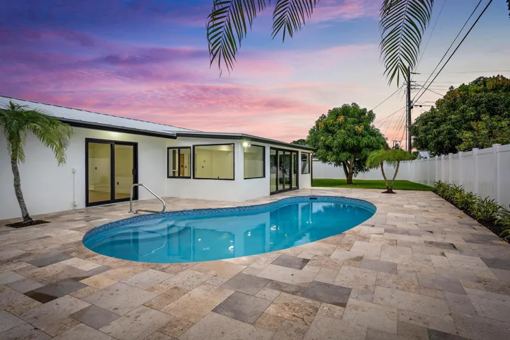 360 Saturn Ave-29