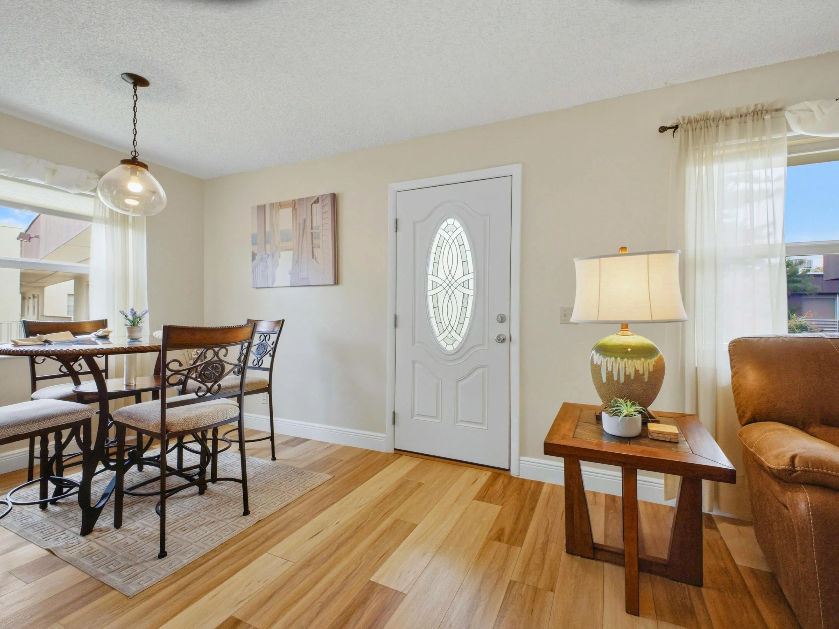Foyer Dining