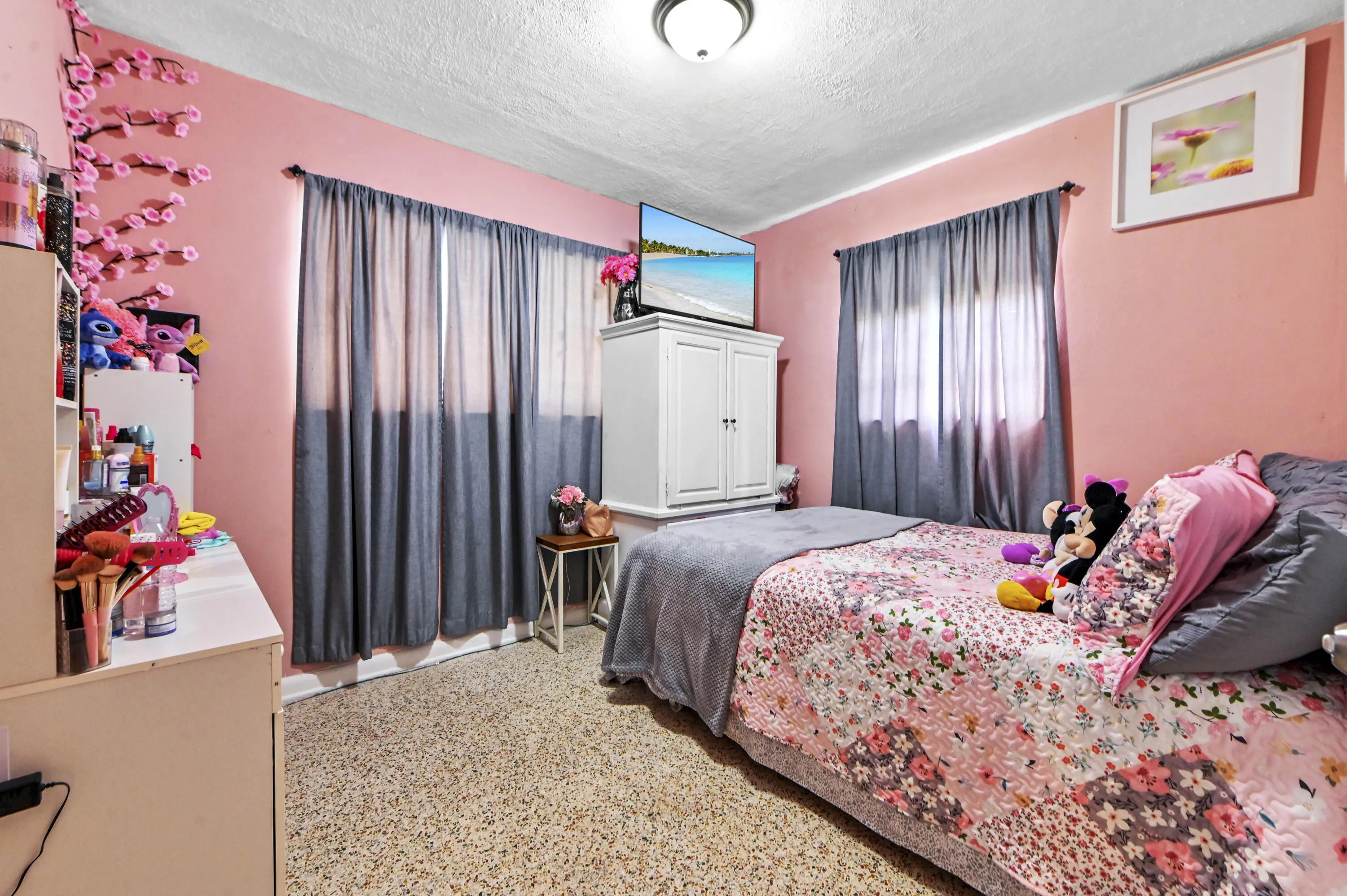 21 Bedroom 01