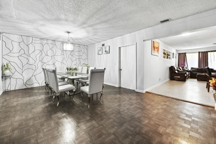 12 Dining area 02