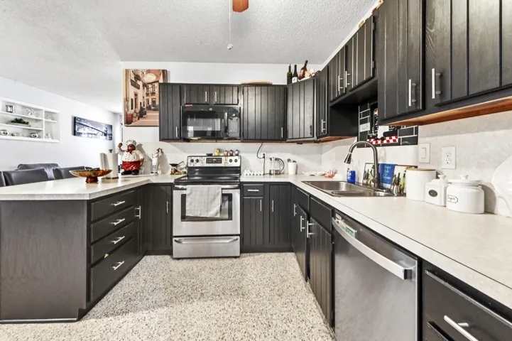 08 Kitchen 03