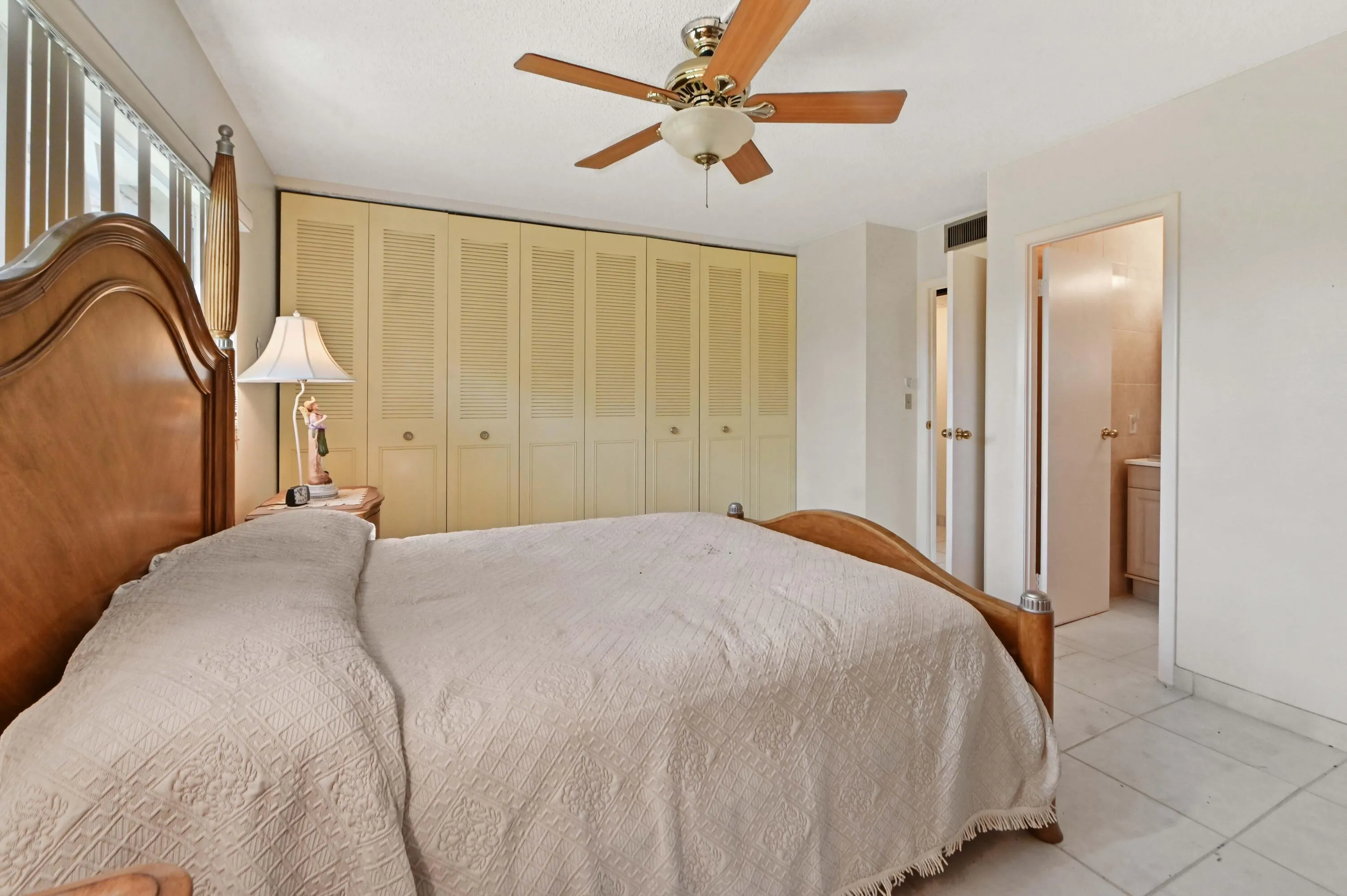 19 Bedroom 02