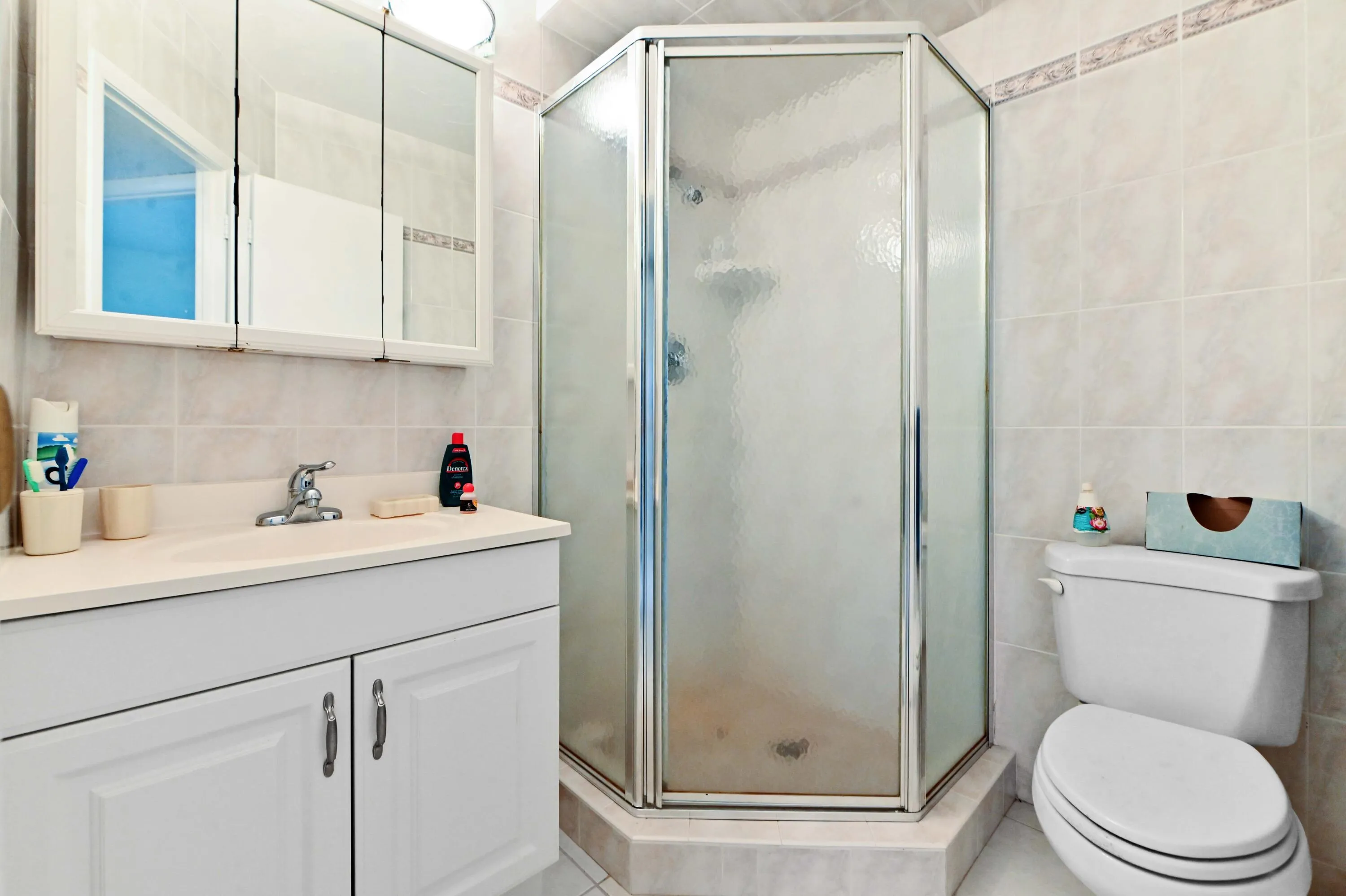 15 Bathroom 02