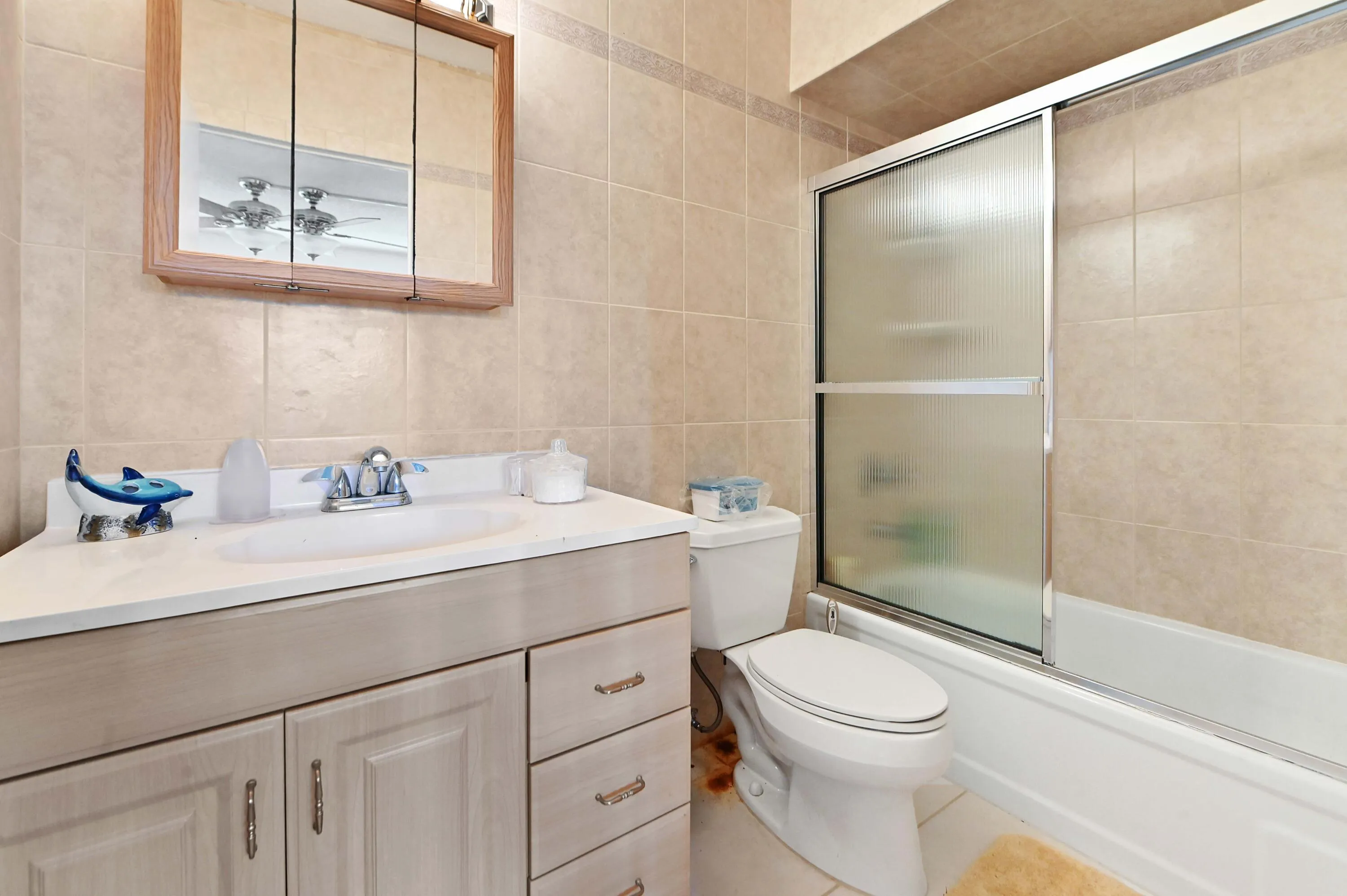 20 Bathroom 01
