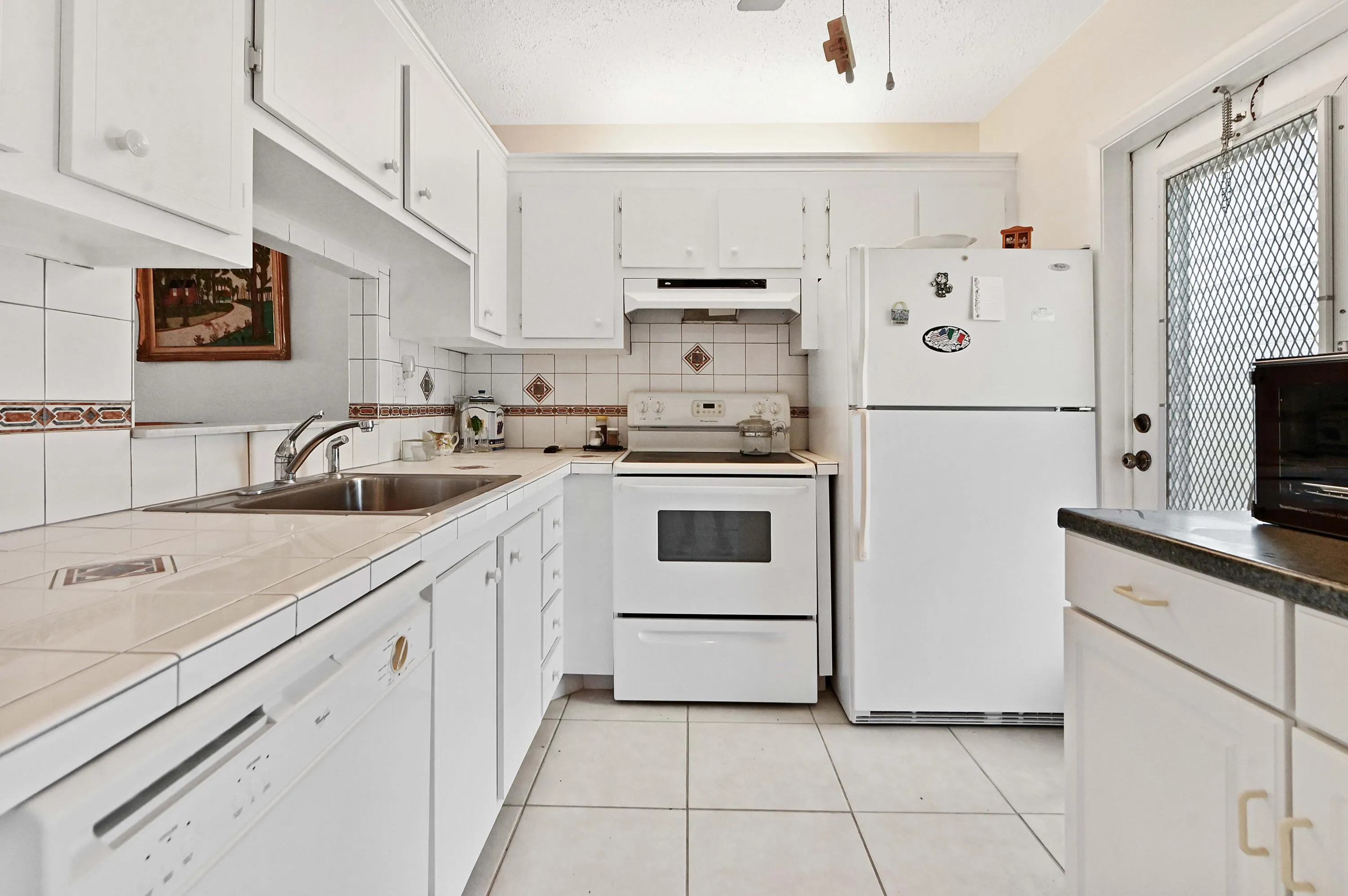 05 Kitchen 01