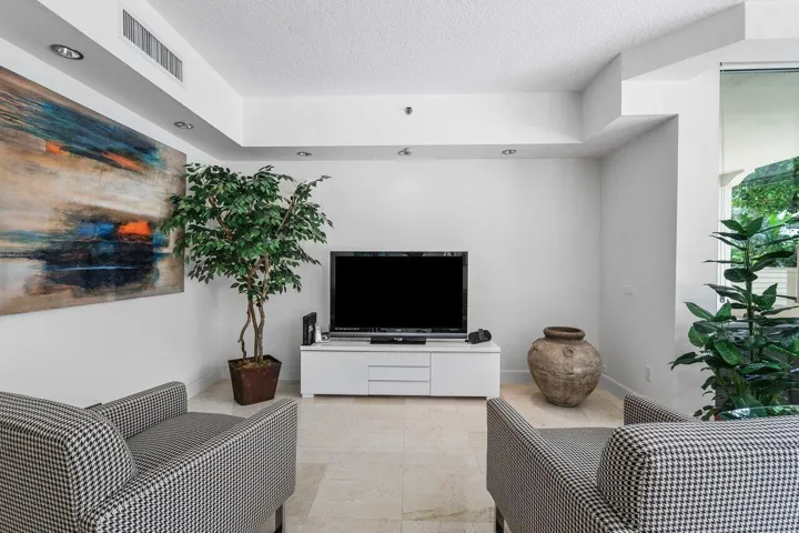 004-3720SouthOceanBoulevard-HighlandBeac