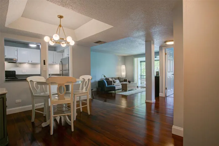 Entry/Dining