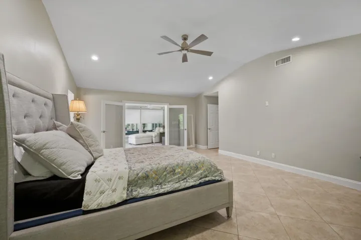 Main Bedroom W/ Sitting Room