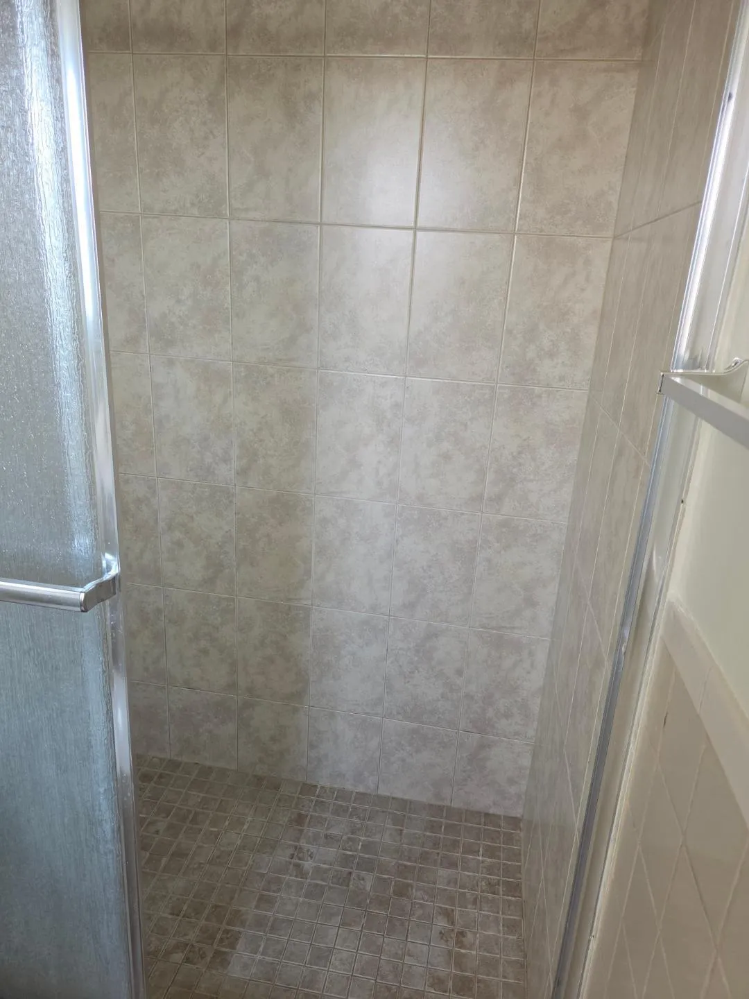 1820 N LAUDERDALE #3404 SHOWER.2
