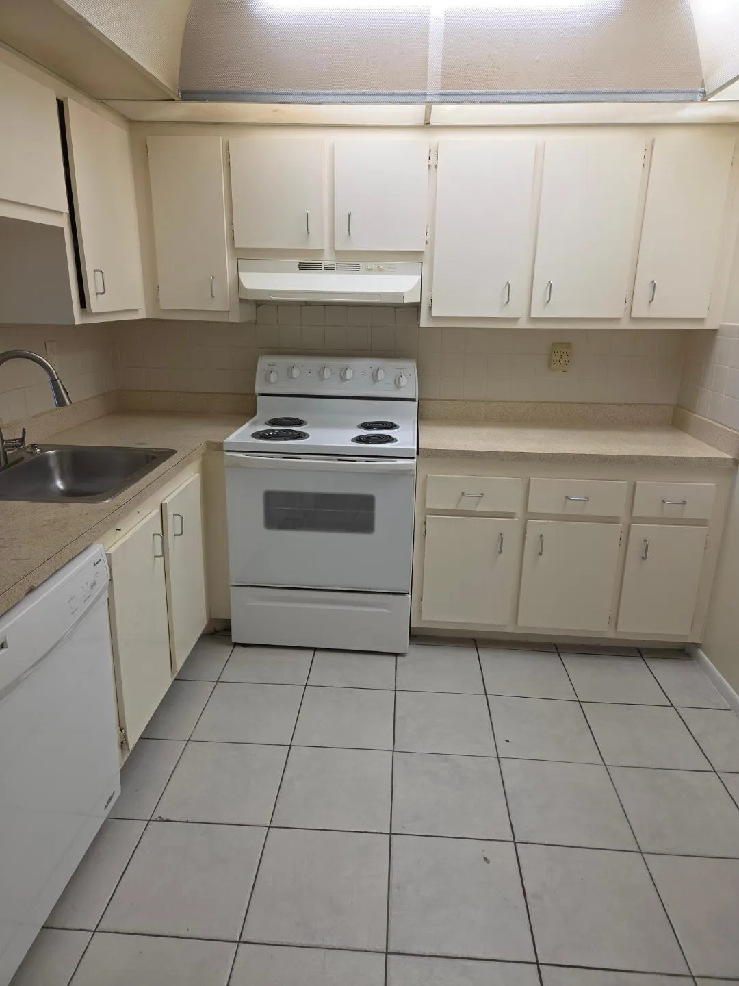 1820 N LAUDERDALE #3404 KITCHEN 1