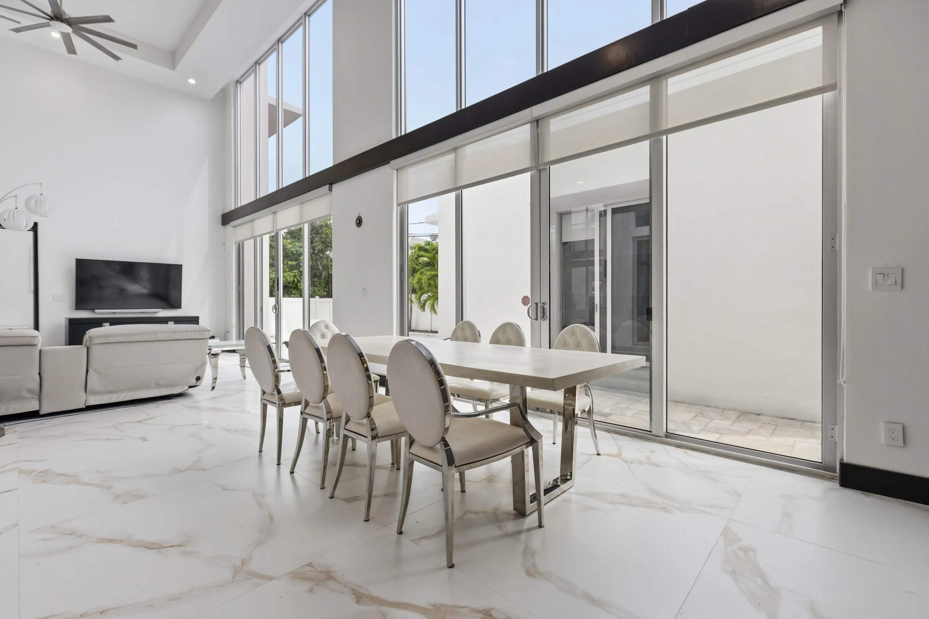 284 NE 7th Street-0409