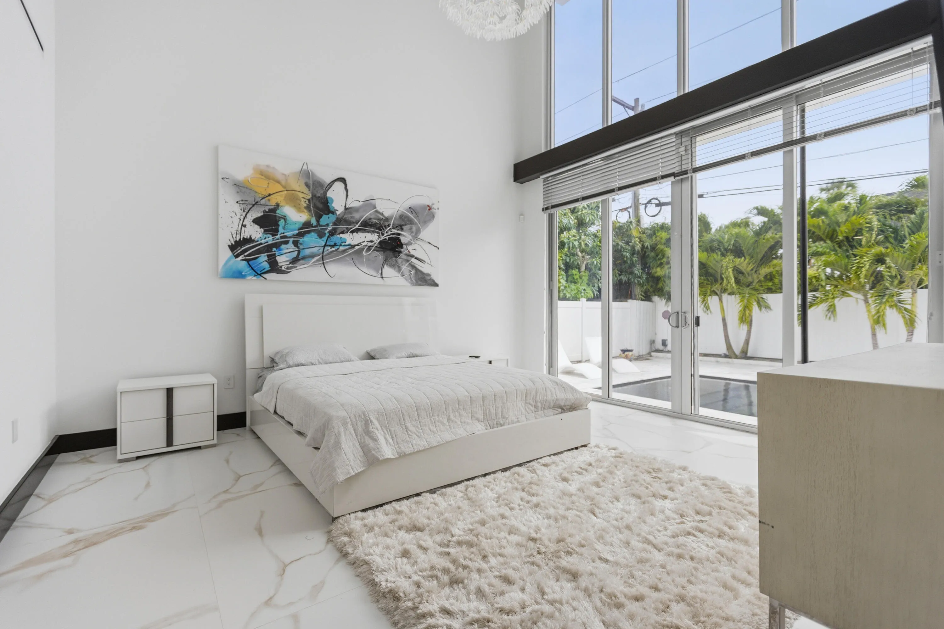 284 NE 7th Street-0451