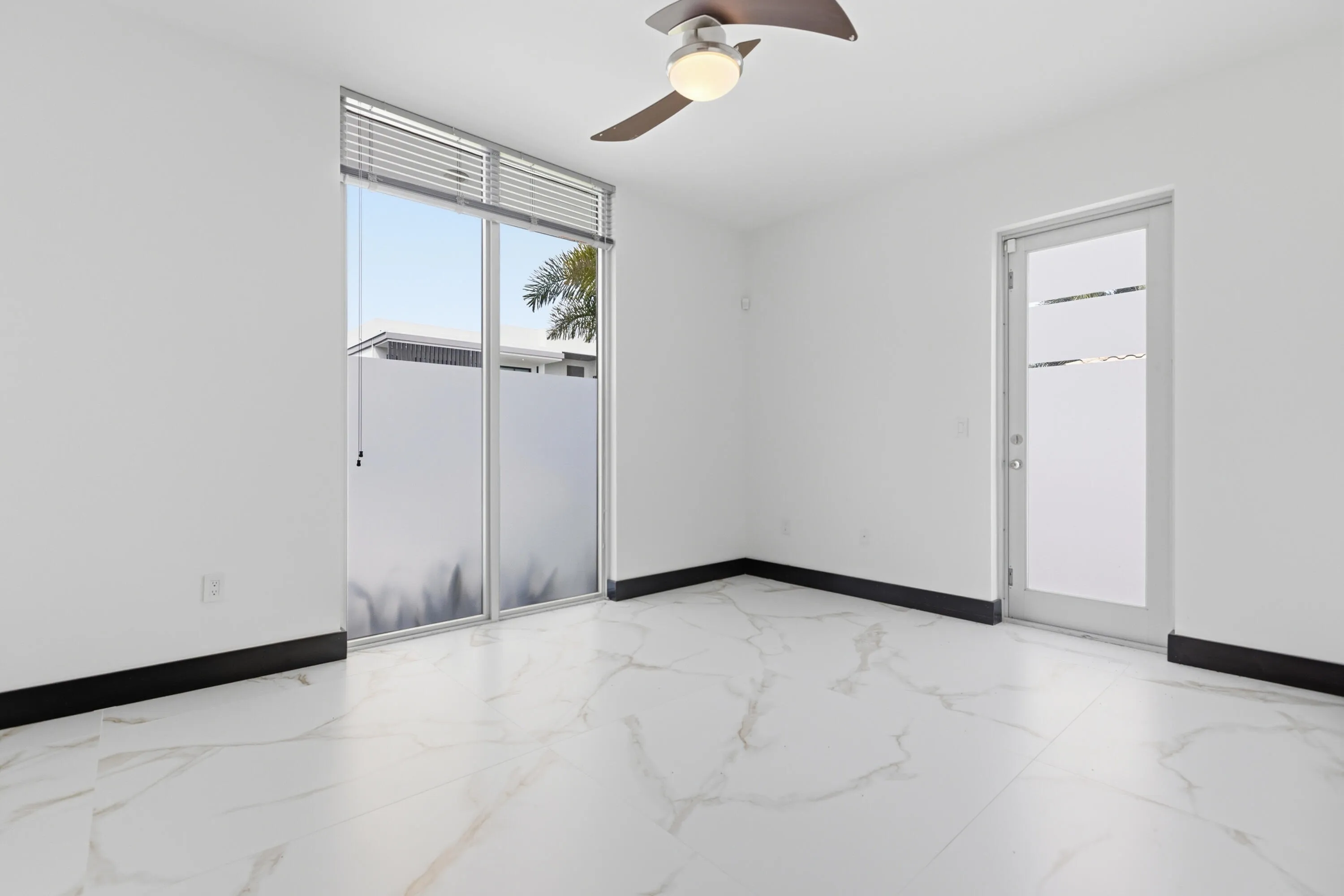 284 NE 7th Street-0276