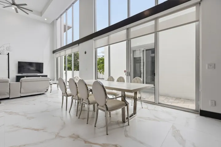 284 NE 7th Street-0409