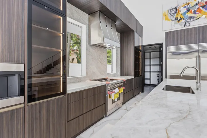 284 NE 7th Street-0388