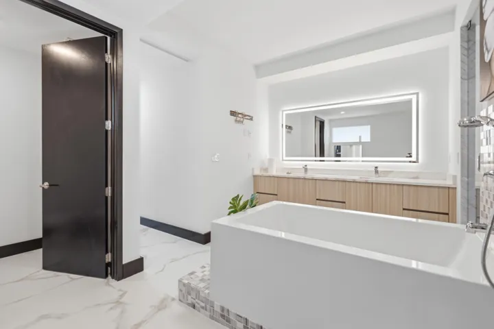 284 NE 7th Street-0507