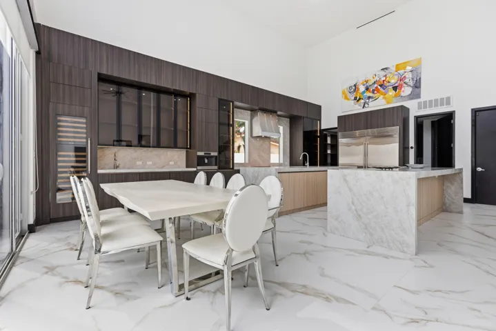 284 NE 7th Street-0423