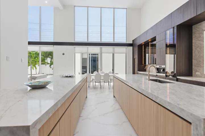 284 NE 7th Street-0339