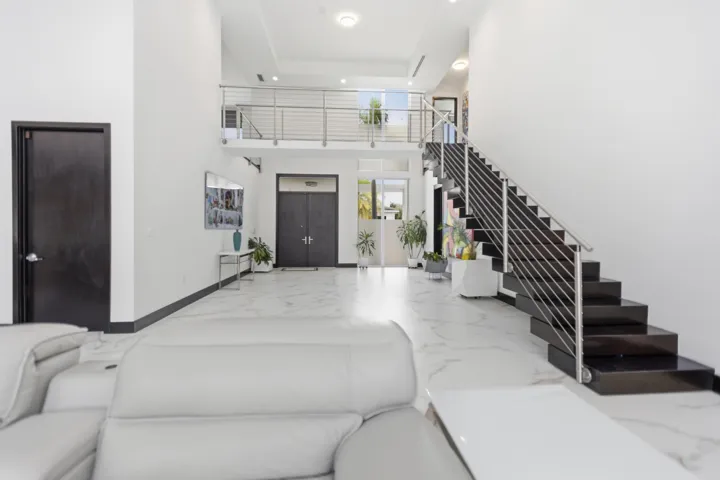 284 NE 7th Street-0808