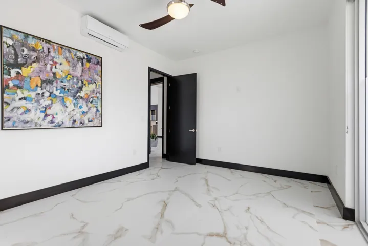 284 NE 7th Street-0283