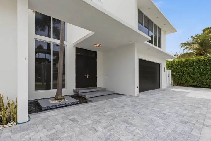 284 NE 7th Street-0815