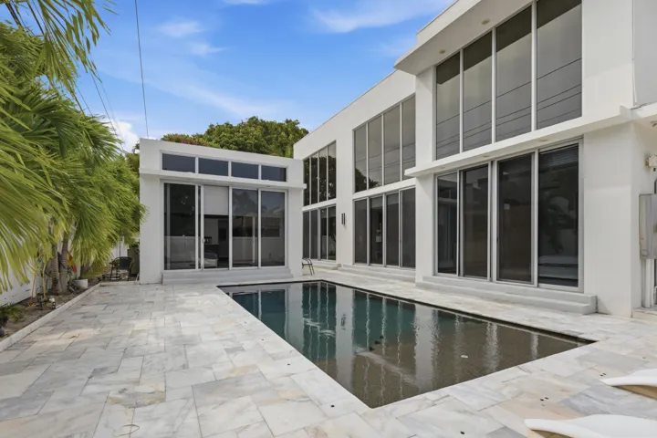 284 NE 7th Street-0731
