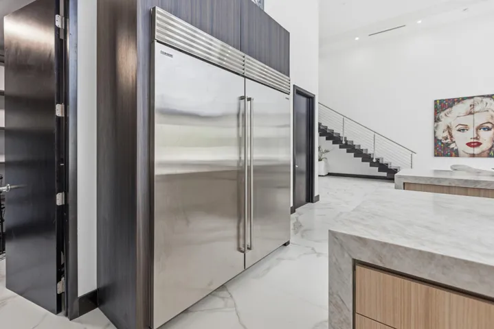 284 NE 7th Street-0402