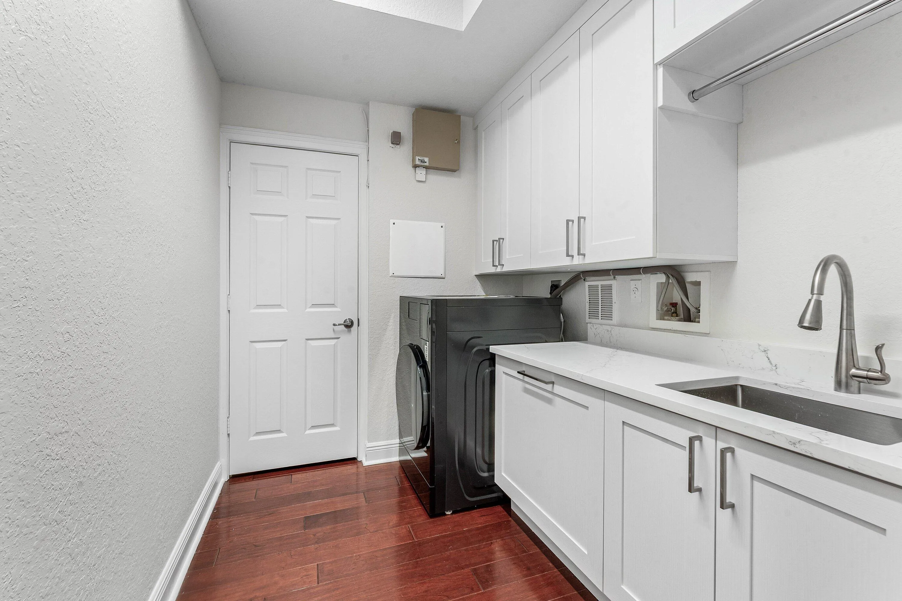 017-141UmbrellaPlace-Jupiter-FL-33458-SM