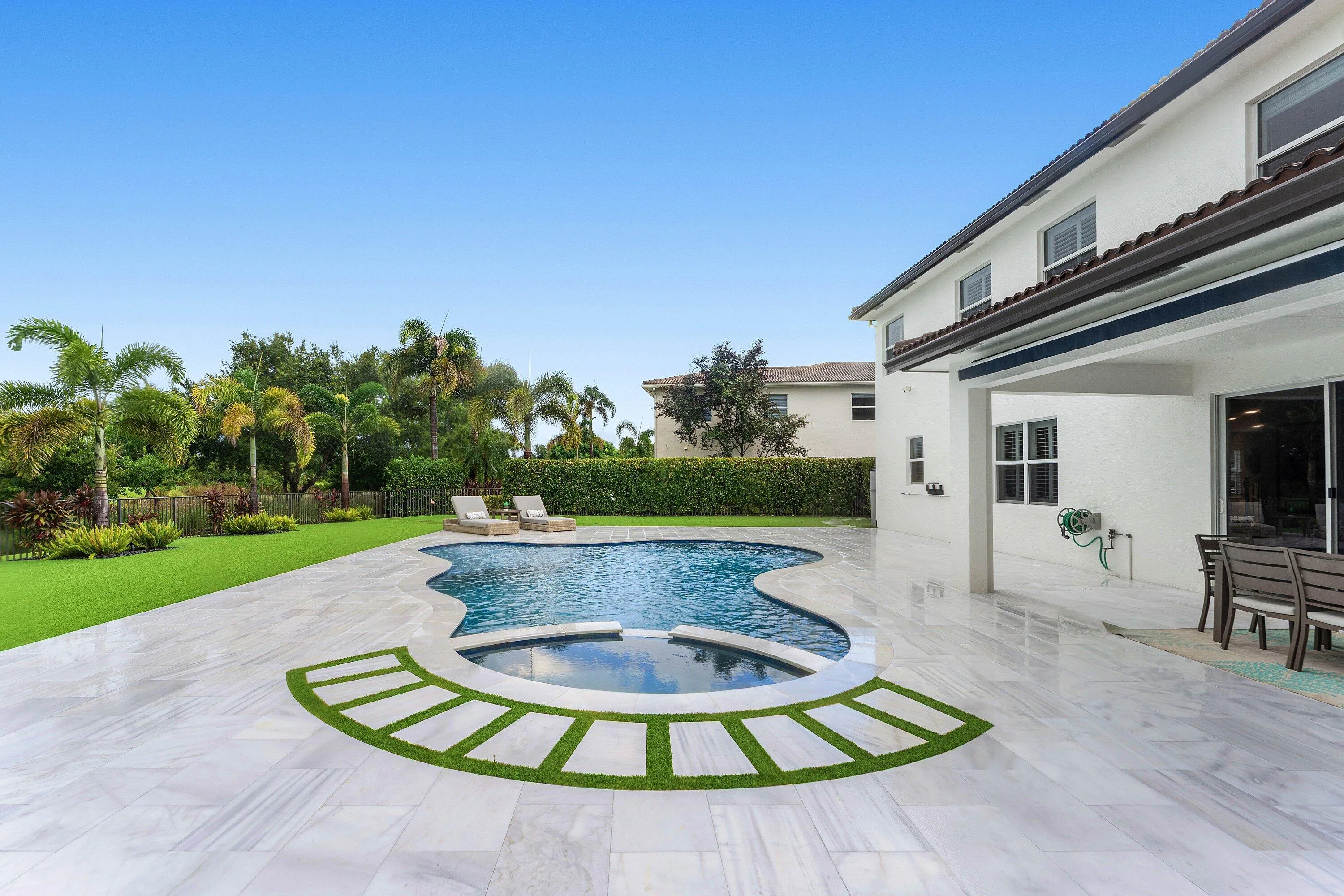 042-141UmbrellaPlace-Jupiter-FL-33458-SM