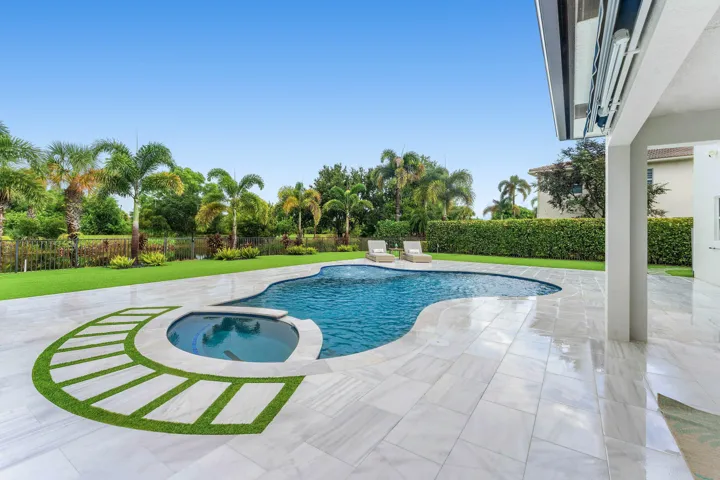 043-141UmbrellaPlace-Jupiter-FL-33458-SM