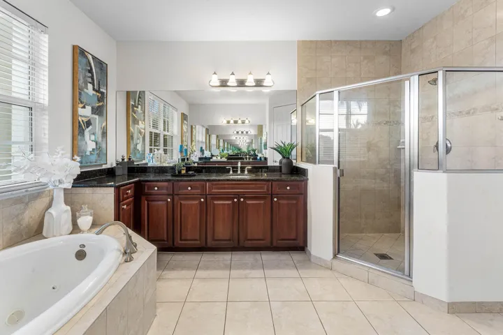 031-141UmbrellaPlace-Jupiter-FL-33458-SM