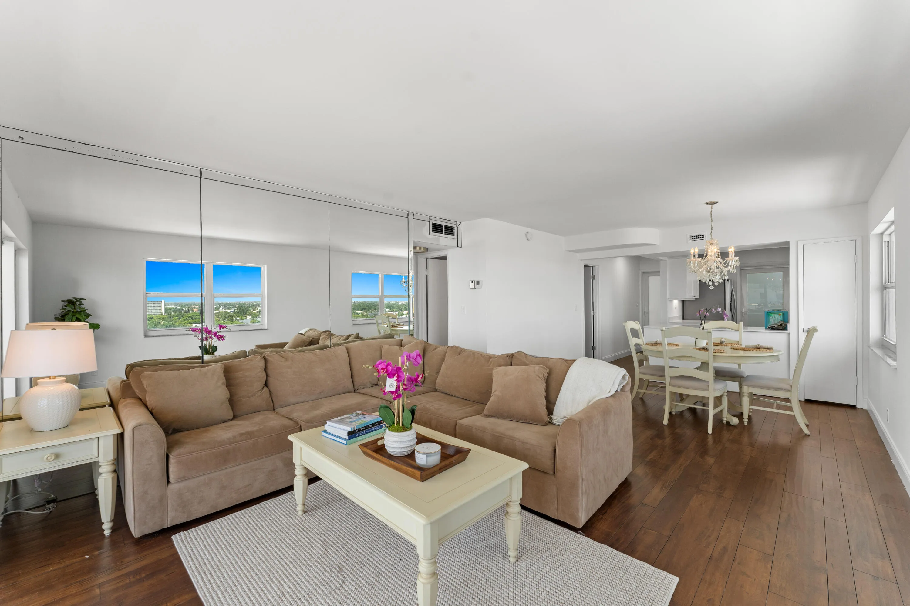 LIVING ROOM/DINING