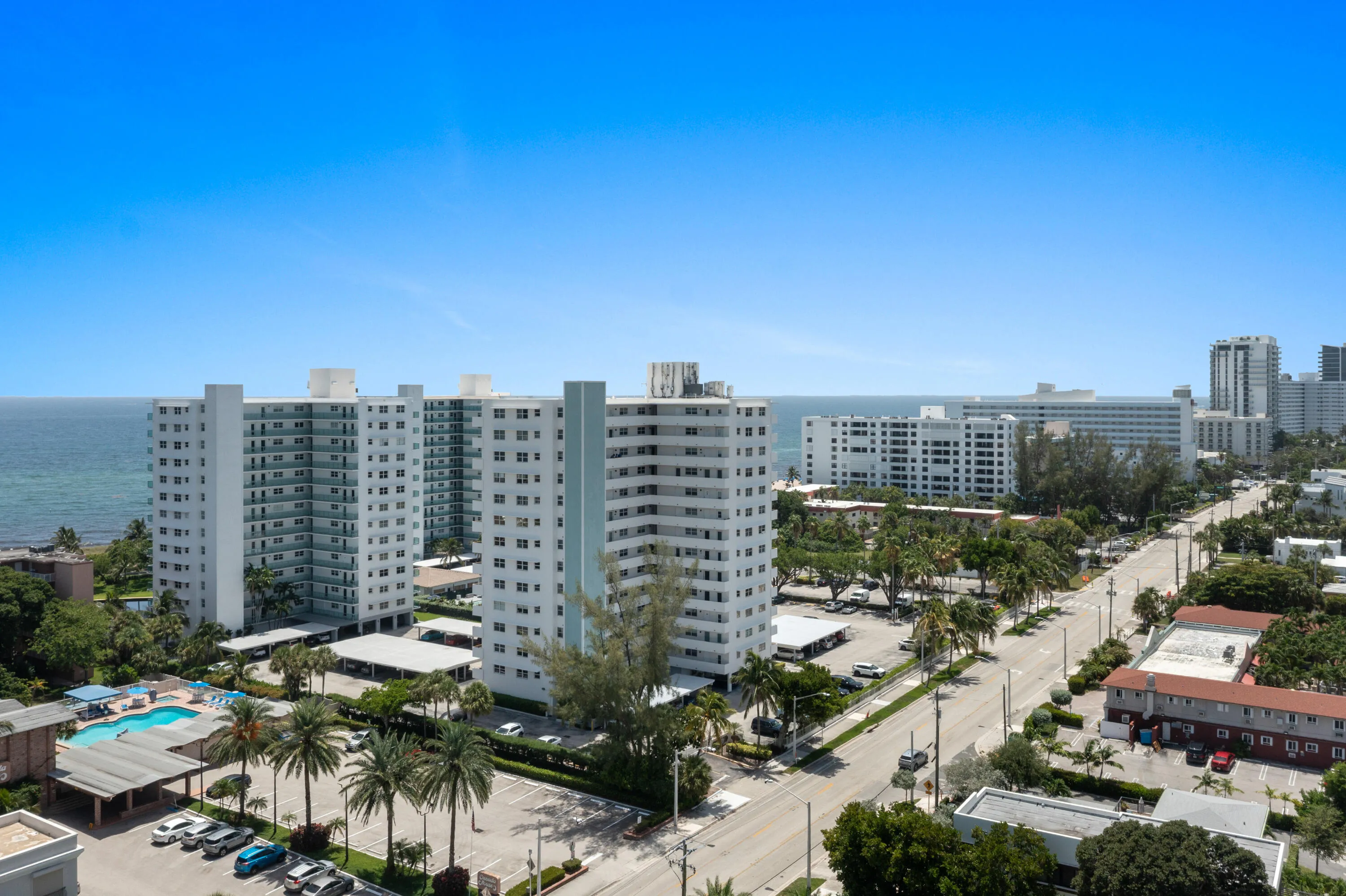 3 BUILDINGS OF TIFFANY GARDENS