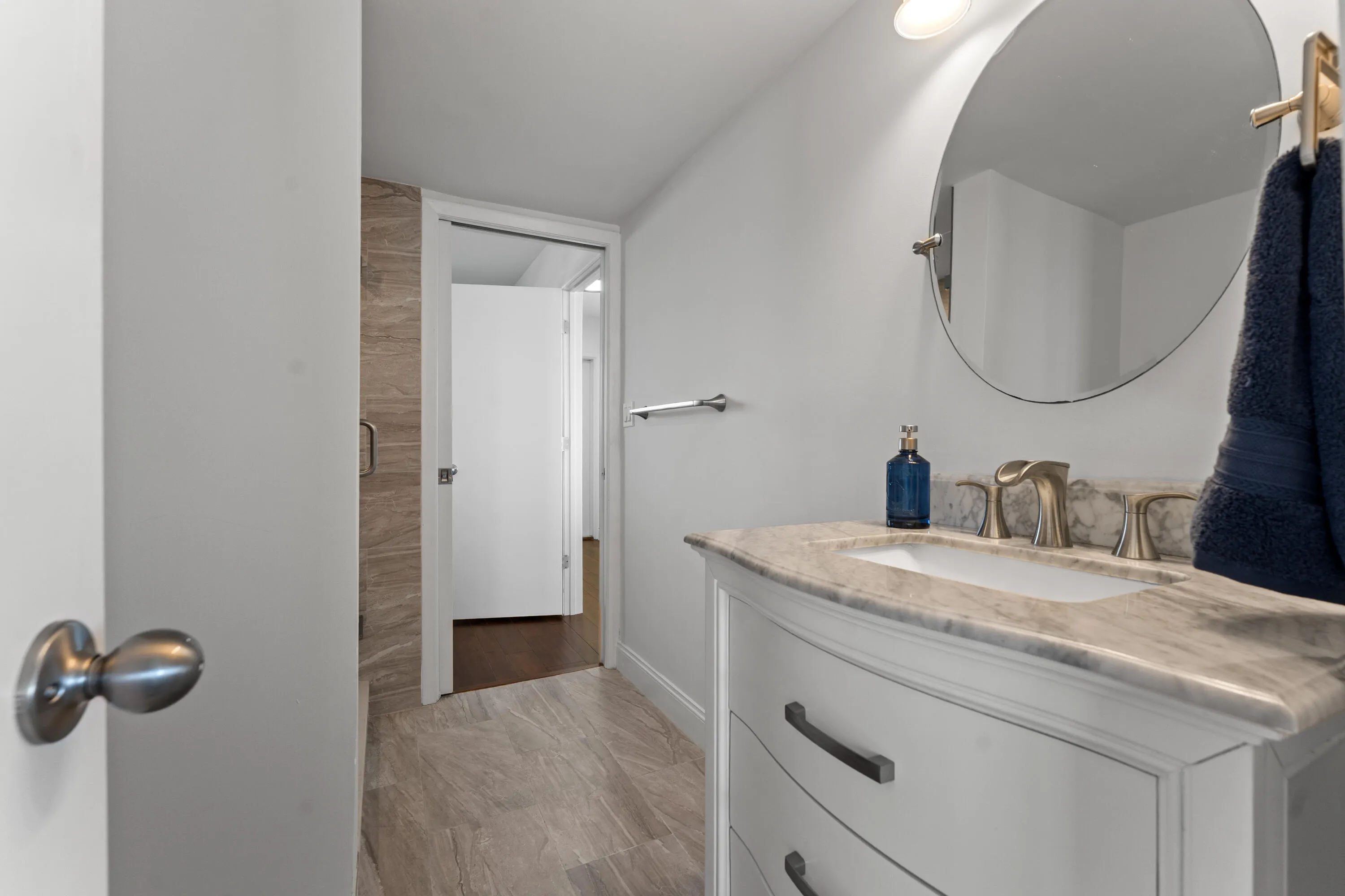 2ND BATHROOM
