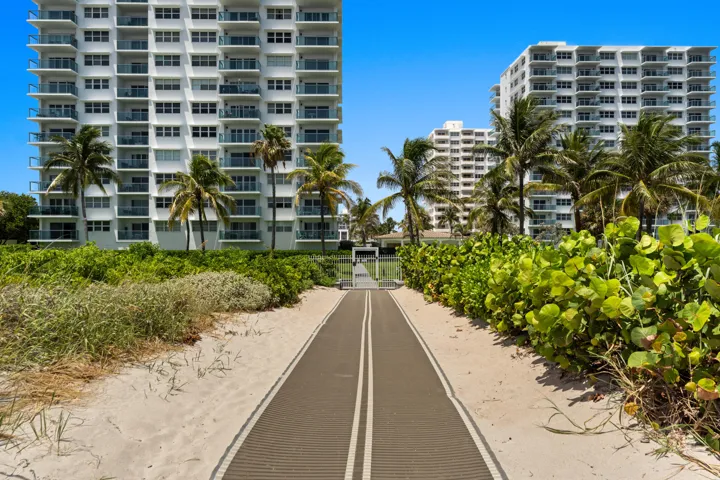 BEACH ENTRANCE
