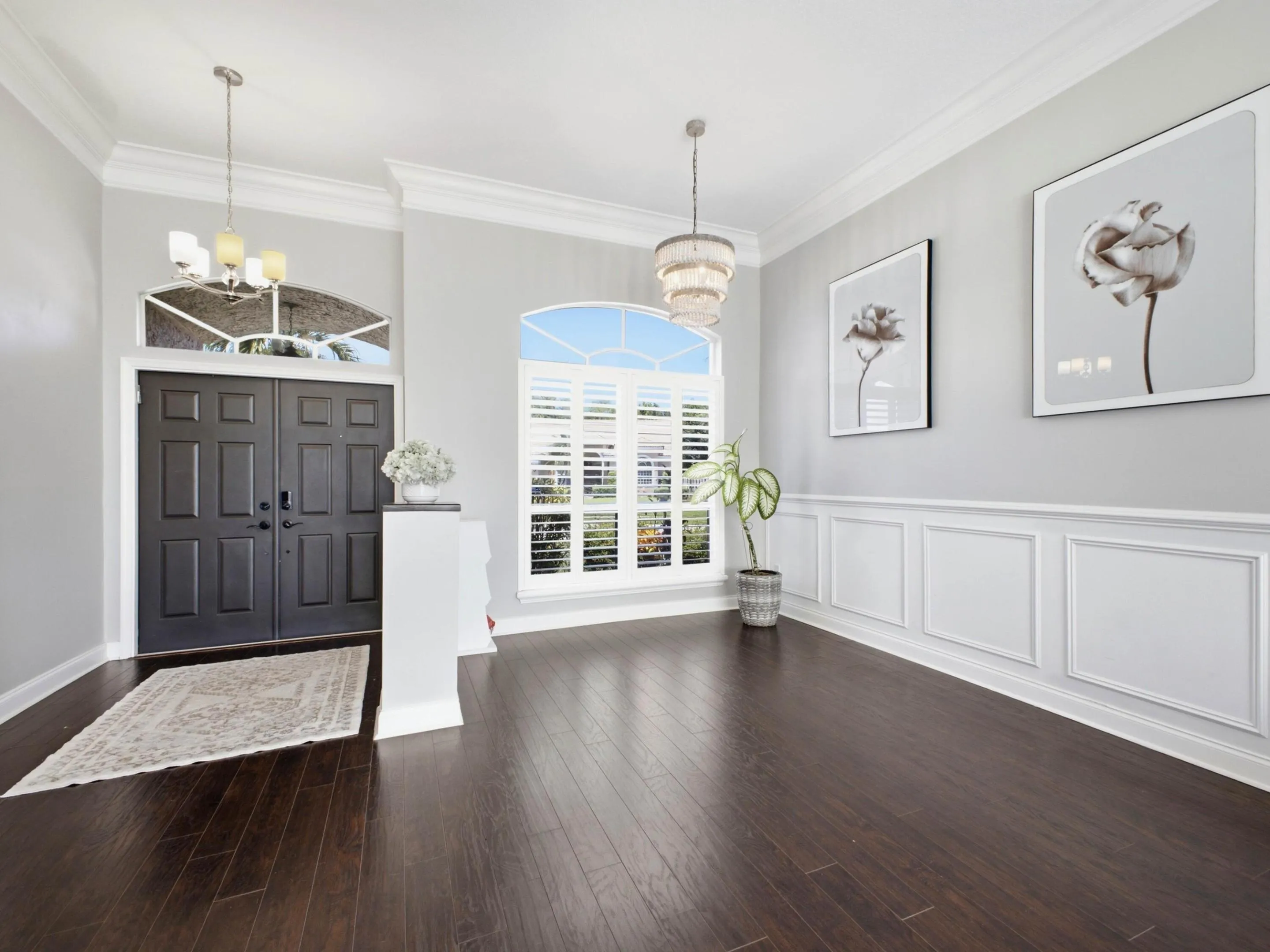 Foyer Dining