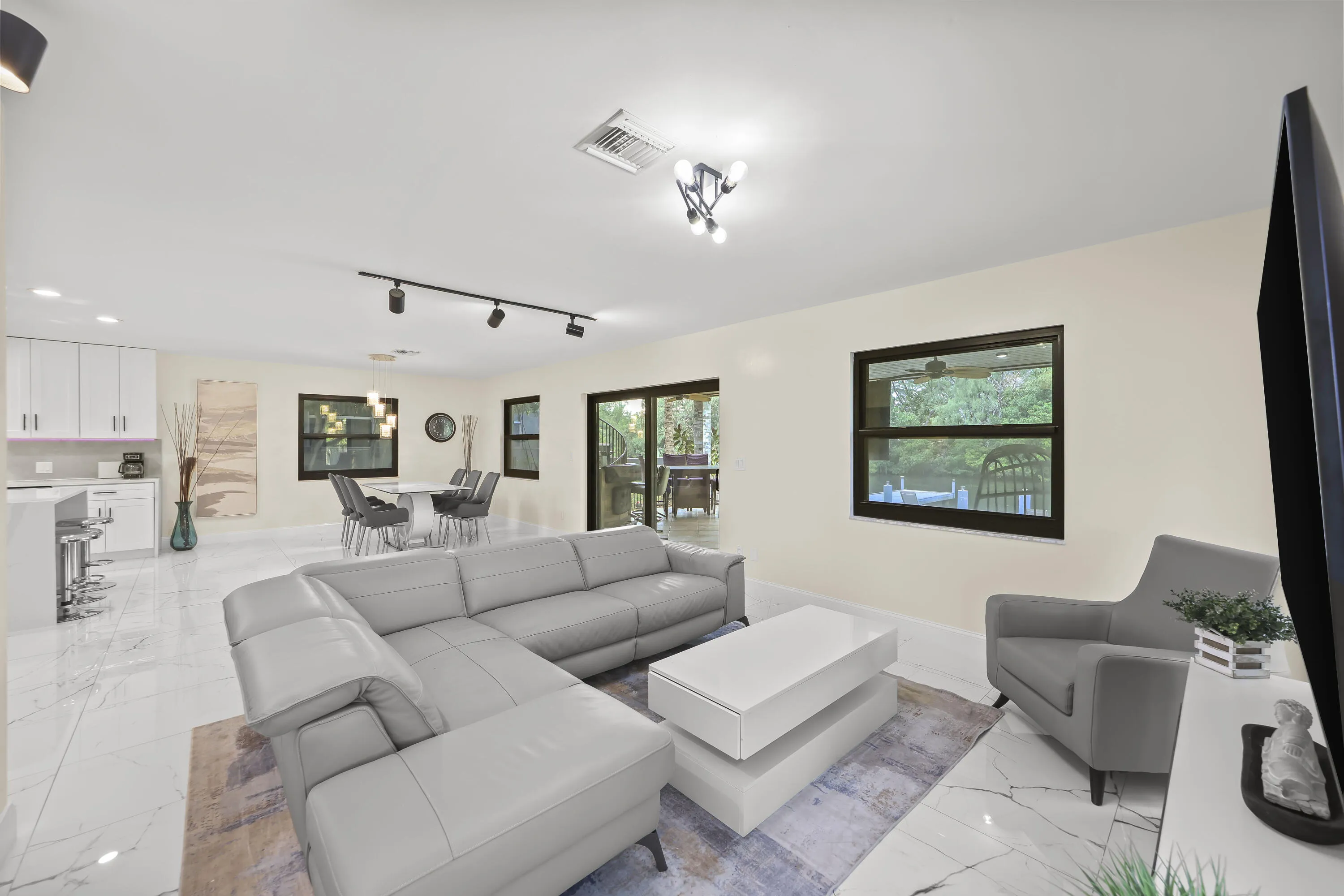 4406 SW 35th Ave - 10.jpg-FULL